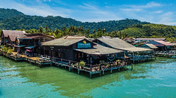 Unikátní ubytování v dřevěných domech nad mořem - Mango Houses - Ko Lanta, Thajsko
